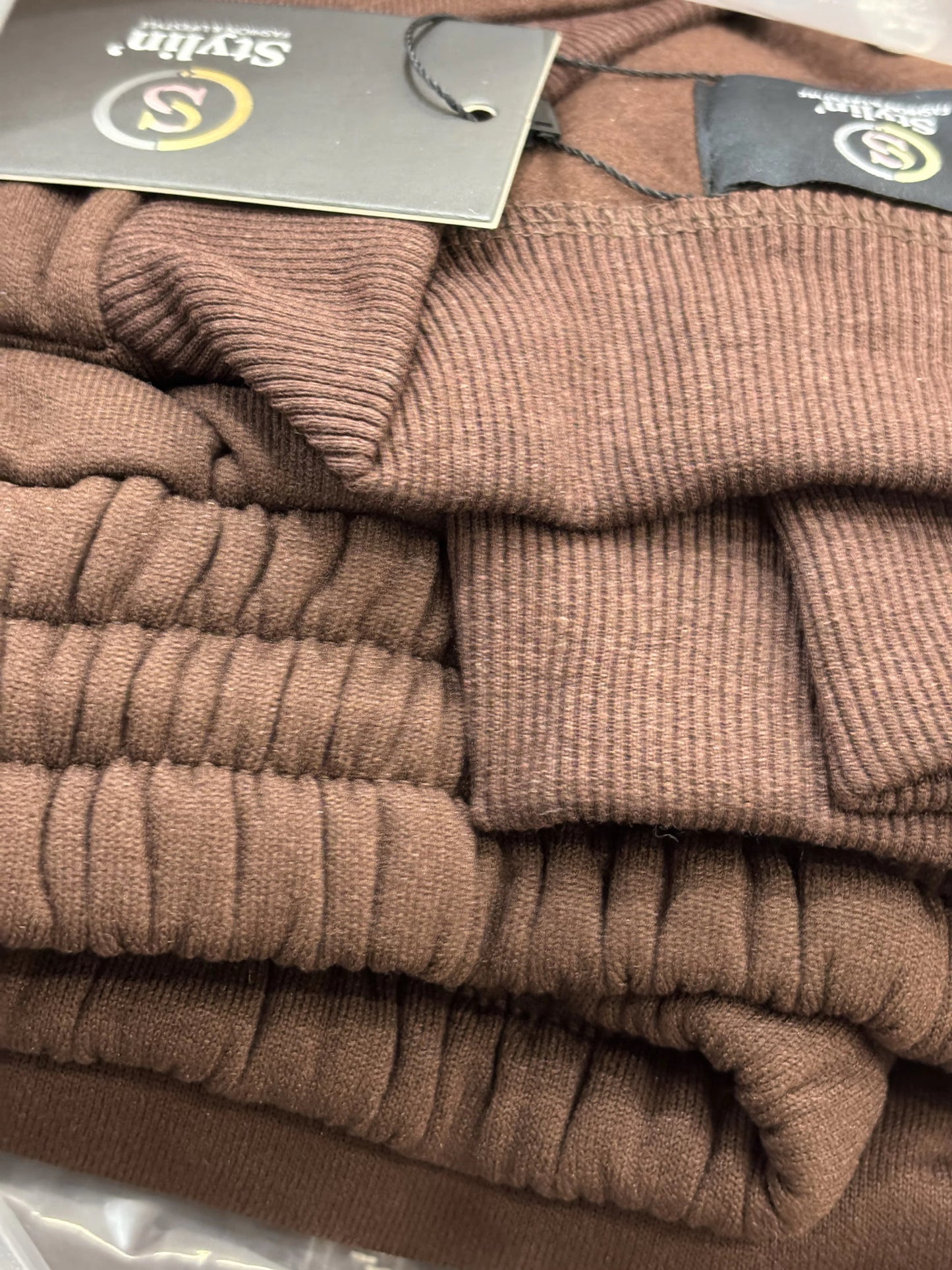 STYLIN’ Women's 2-Piece Sweatsuit- : Premium Fleece Zip-Up Jacket and Wide-Leg Joggers , Urban Comfort Set - Breathable Windproof Zip-Up Sweatshirt & Tailored Sweatpants.