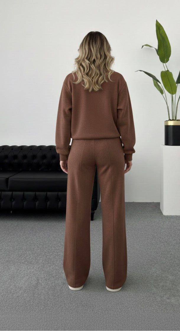 STYLIN’ Women's 2-Piece Sweatsuit- : Premium Fleece Zip-Up Jacket and Wide-Leg Joggers , Urban Comfort Set - Breathable Windproof Zip-Up Sweatshirt & Tailored Sweatpants.