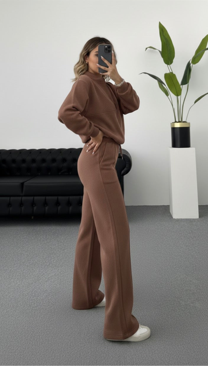 STYLIN’ Women's 2-Piece Sweatsuit- : Premium Fleece Zip-Up Jacket and Wide-Leg Joggers , Urban Comfort Set - Breathable Windproof Zip-Up Sweatshirt & Tailored Sweatpants.
